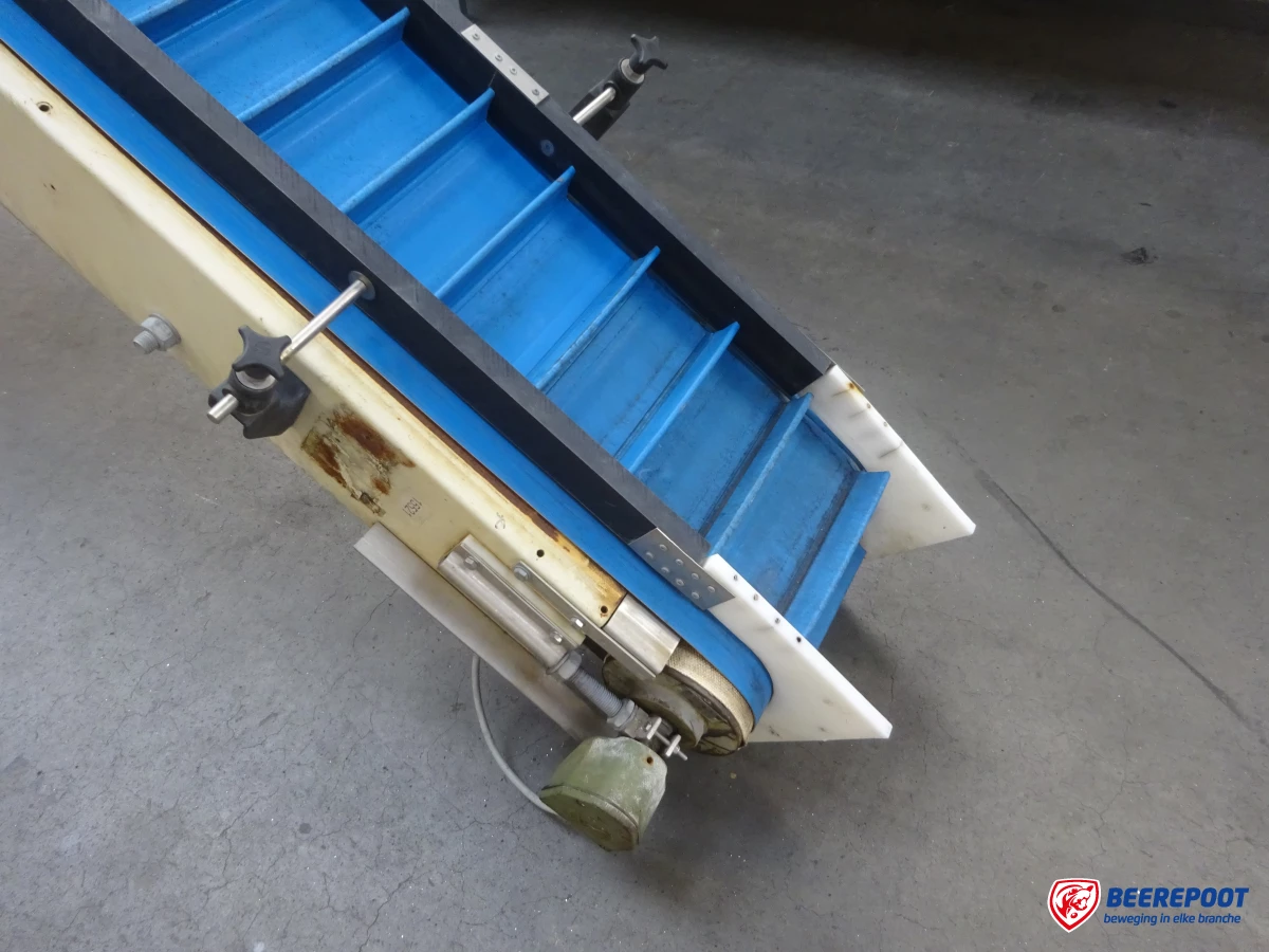 Opvoerband met dubbele knik